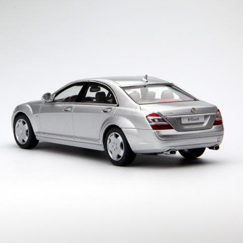 京商 1:43 梅赛德斯·奔驰 S600 (V221) 防弹车 合金仿真静态汽车模型 银色